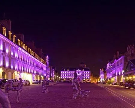 Le Saint Pierre, Atypique Au Coeur Du Centre Ville Daire